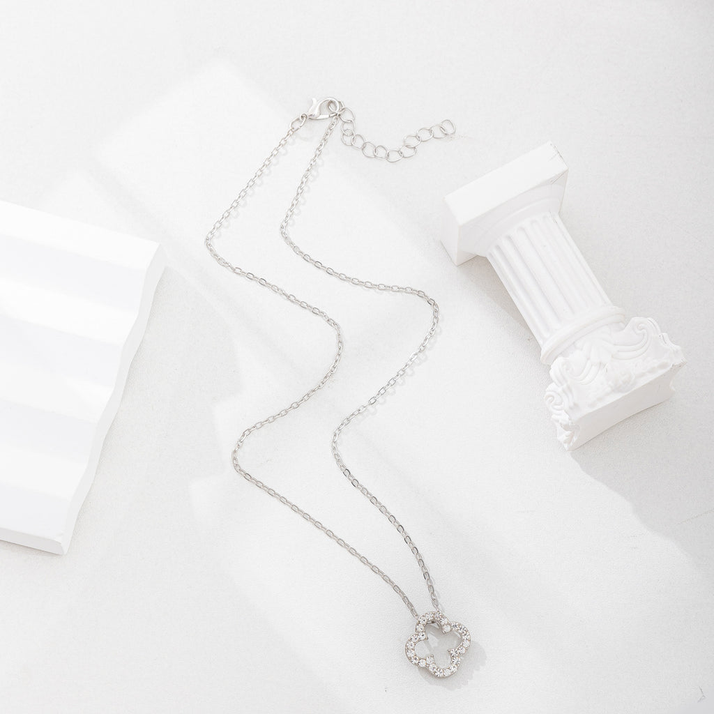 Four-Leaf Clover Necklace Wholesale New Cross-Border Alloy Jewelry Niche High-End Diamond Necklace Pendant Women's Clavicle Chain
