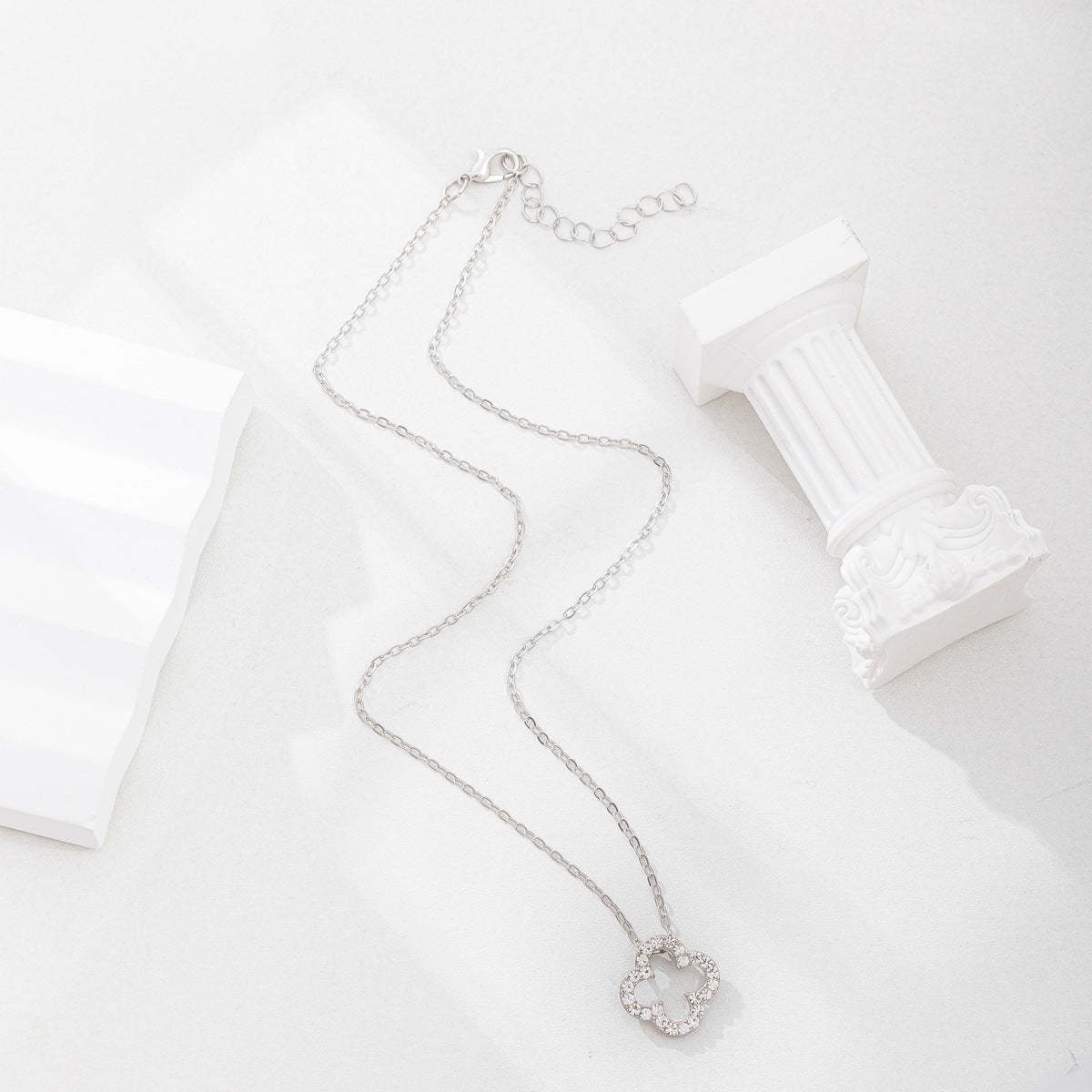 Four-Leaf Clover Necklace Wholesale New Cross-Border Alloy Jewelry Niche High-End Diamond Necklace Pendant Women's Clavicle Chain