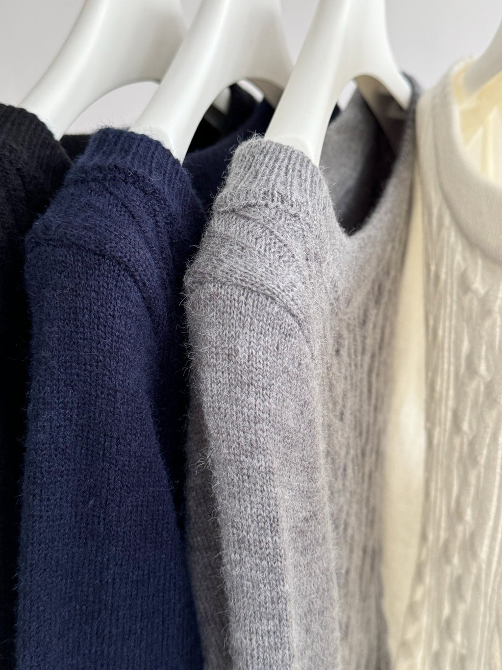 Camisola feminina de malha torcida, manga comprida, corte justo e estilo coreano